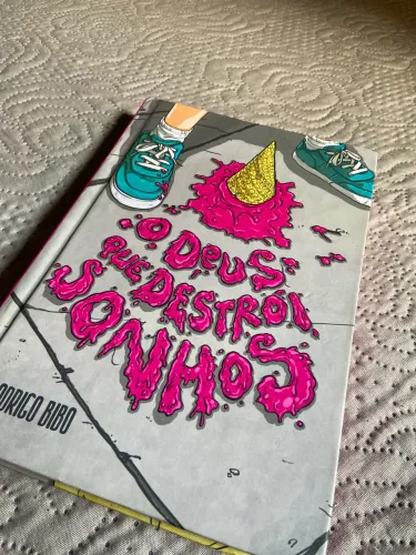 Livro ?o Deus que destrói sonhos?