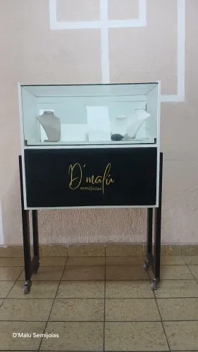 Armário expositor para semijoias 