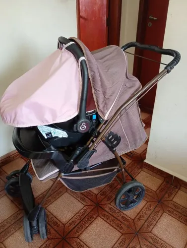 Carrinho e bebe conforto