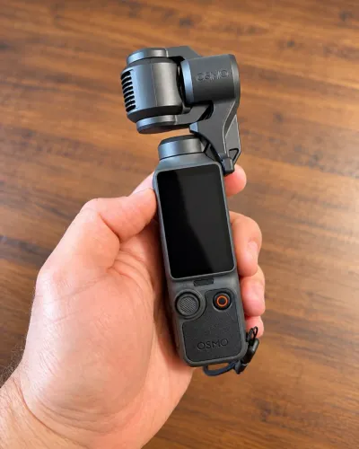 DJI Osmo Pocket 4 - Câmera 4K Compacta para Vídeos e Vlogs