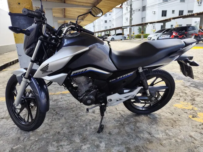 VENDO TITAN 2023 Ed.40 anos, NÃO TROCO.