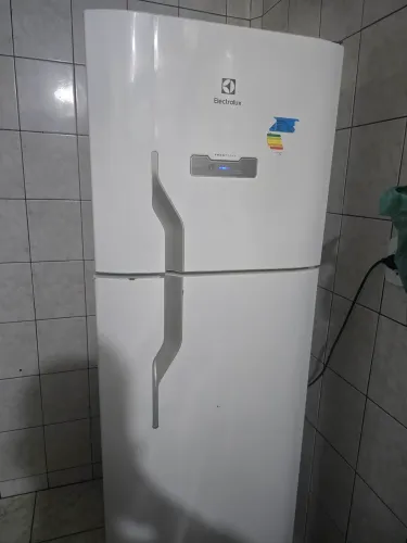 GELADEIRA ELECTROLUX FROST FREE 371L