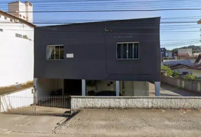 Apartamento na Caçadores com 02 Quartos para Locação