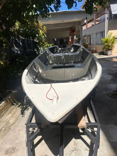 Vende-se lancha de fibra 