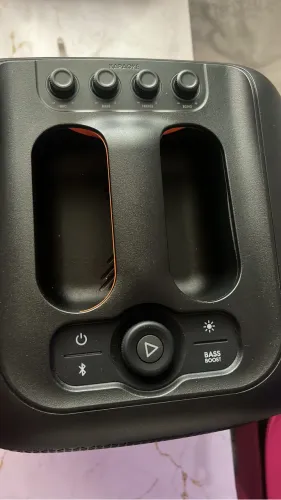 Caixa JBL com microfone 