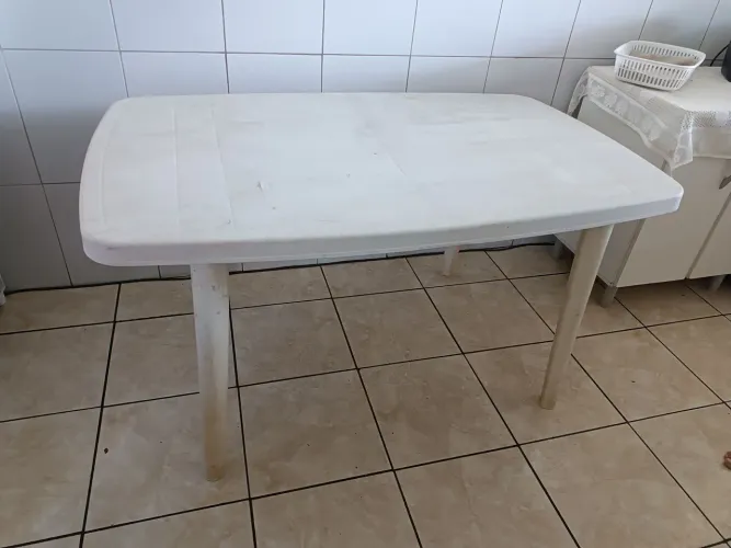 Mesa Plástica Branca Desmontável 
