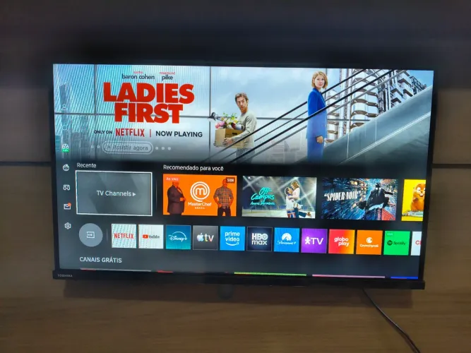 Tv Toshiba 32 praticamente nova 
