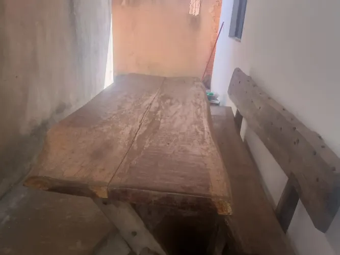 Mesa rústica de madeira
