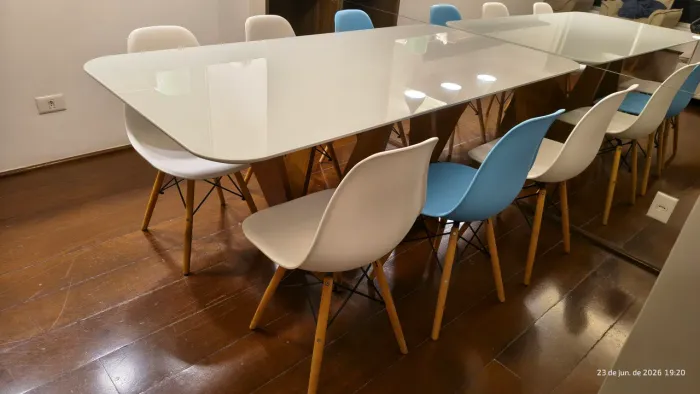 Mesa de jantar com 6 cadeiras