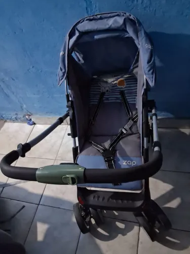 Carrinho de bebê, acento para altomovel e bebê conforto 