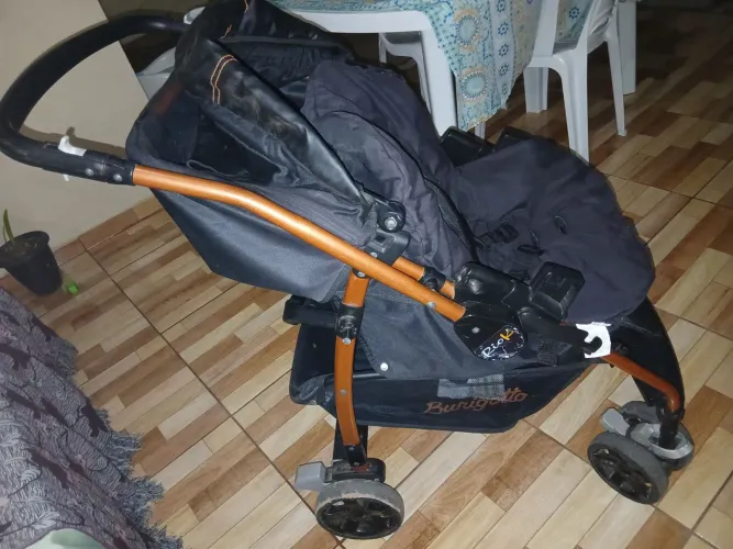 Vende-se carrinho de bebê burigotto