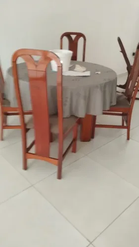 Mesa com 4 cadeiras Madeira