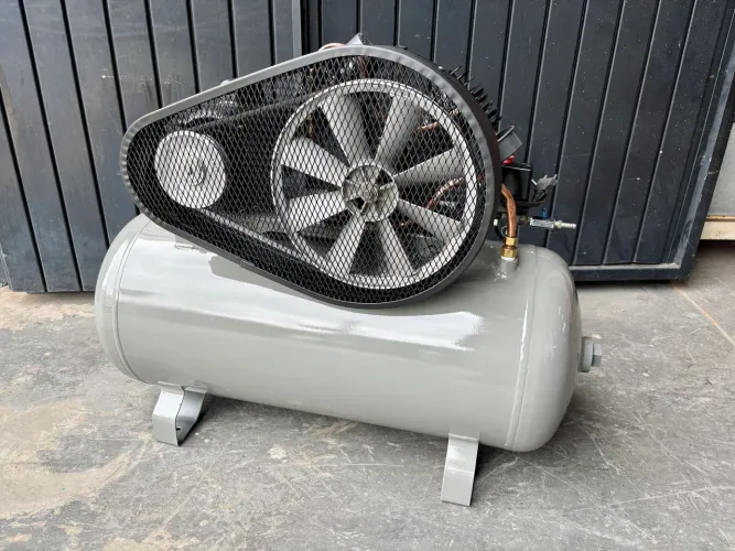 Compressor de ar 140 libras 100 litros 220V seminovo (PARCELADO 4 X) 