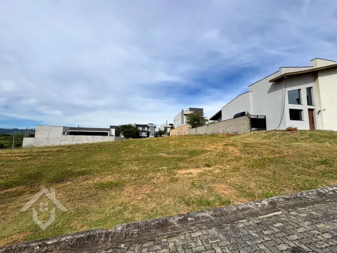 Terreno à Venda no Condomínio EcoPark Bourbon em Caçapava - SP