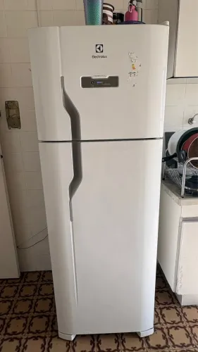 Geladeira Electrolux Frost Free Top Freezer 371L