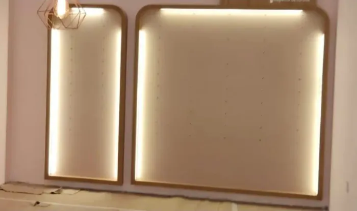 Painel de Led com ganchos para comercio