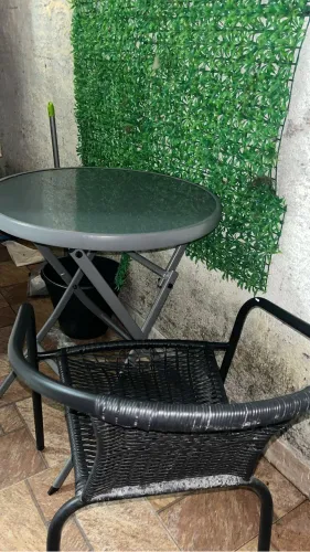 Mesinha vai junto com a cadeira de jardim