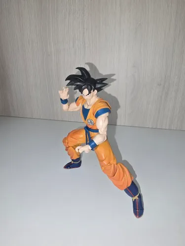 Goku - Dragon Ball Action Figure (+2 heads extras)