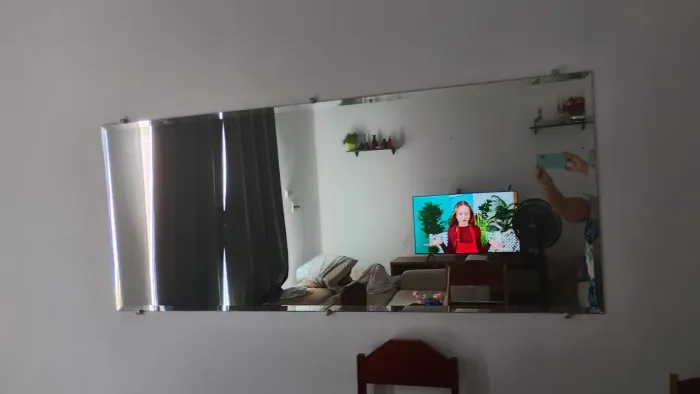 Espelho parafusado