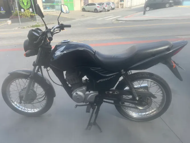 Vendo Titânio 125 ES com patida
