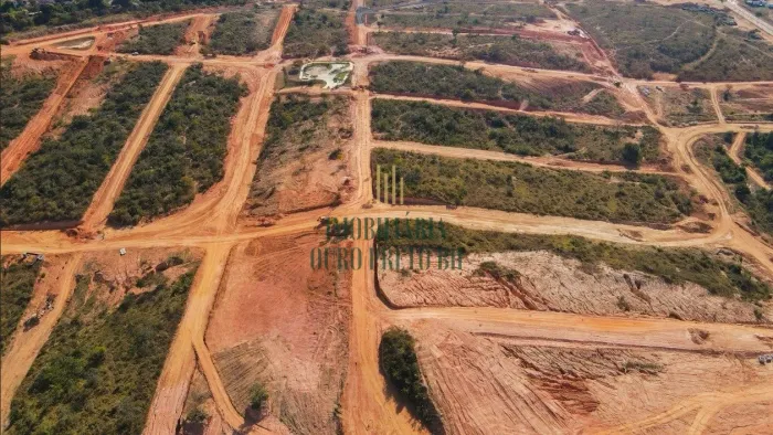 Lote de 256m² á venda no Parque Vitória.