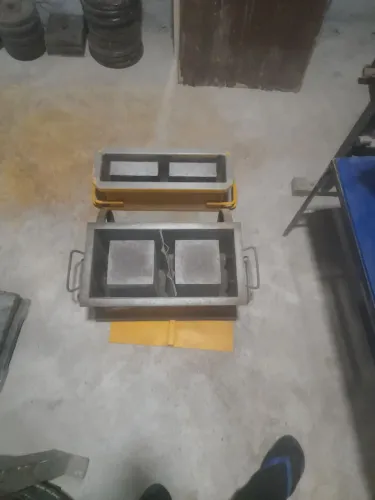 Vendo duas forma uma de 20 e outra de 10 de fazer bloco