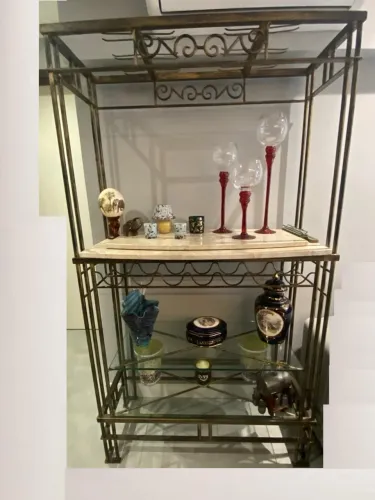 Aparador, estante/bar em ferro vidro e mármore.