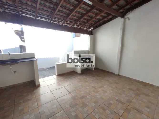 Casa para venda com 138 m² e 2 quartos em Parque SANTA EDWIRGES , Bauru - SP