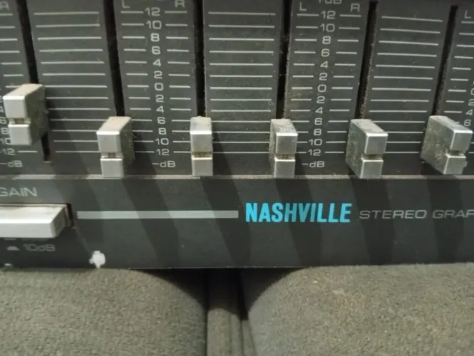 Vendo Equalizador NASHIVILLE stereo graphic