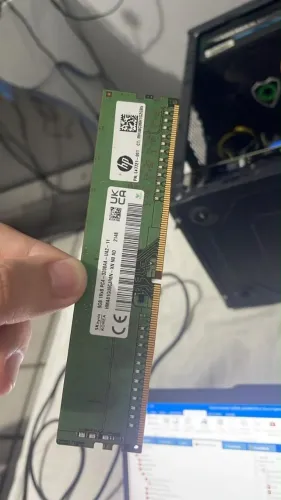 2 memórias ram ddr4 8gb cada