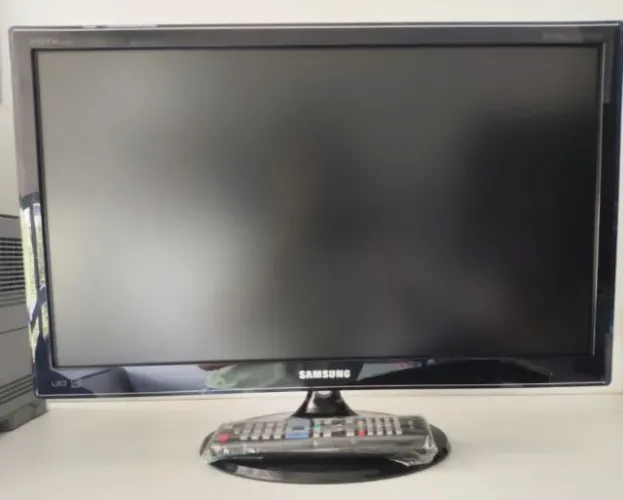 Monitor TV 24" Samsung T24B530 com controle