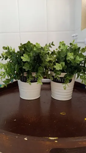 2 Vasos metálicos com plantas artificiais 10cm