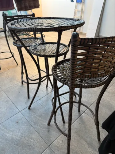 Conjunto Mesa e banquetas Junco