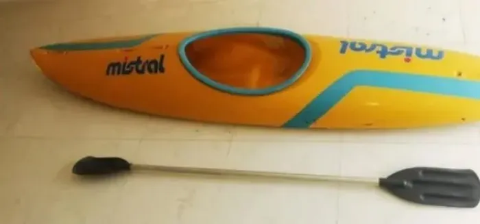 Vendo Caiaque  Marca Mistral (Modelo "fechado")