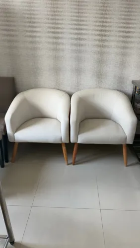 Vende-se poltronas em linho claro 350 cada