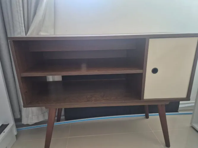 RACK/APARADOR RETRÔ COM PORTA DESLIZANTE 