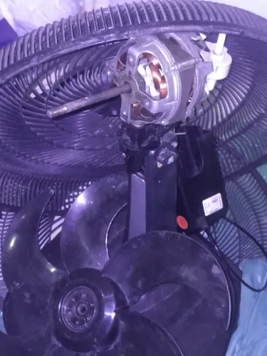 Ventilador de marca ventisol,pra arrumar ou retirar peças 