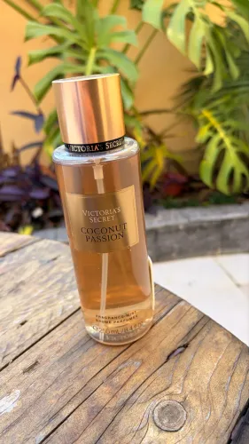 Coconut passion bodysplash Victorias Secret 