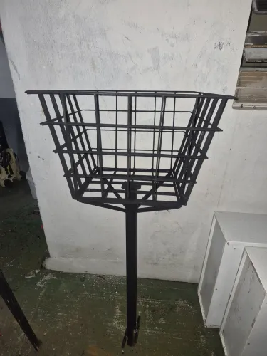 Lixeira reforçada para calçada
