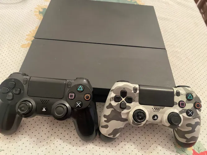 PS4 FAT 500GB + 2 CONTROLES