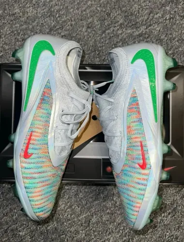 Chuteira Nike phantom