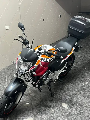 HONDA CB 300R REPSOL 2014 - À VENDA