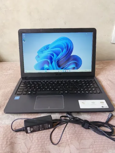 Asus VivoBook - Semi novo - Bateria ótima!!!