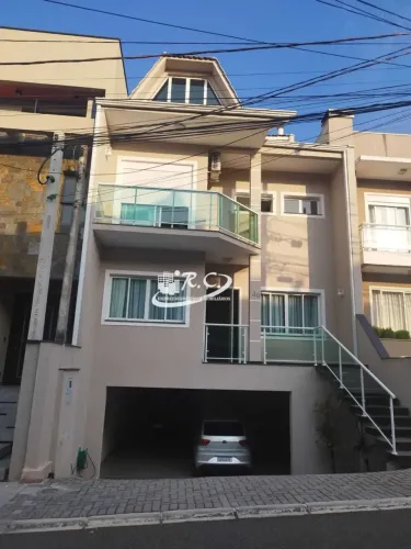 RC Imóveis vende sobrado em condominio no Pinheirinho