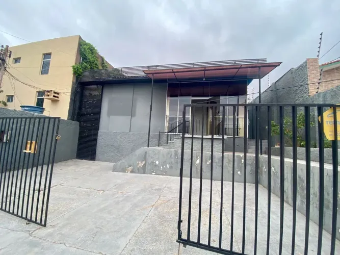 Casa Comercial à Venda no Bairro Bandeirantes