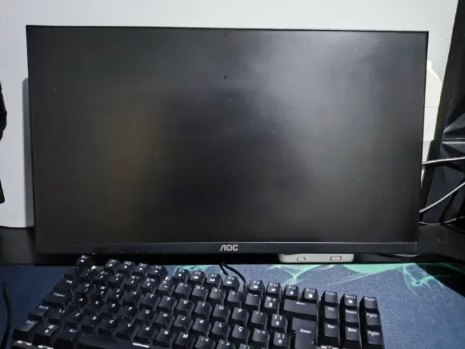 Monitor de 22 polegadas e monitor de 21.5 polegadas