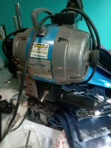 Máquina de cortar tecido