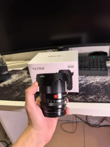 Lente Viltrox 13mm F1.4 Sony E-Mount (APS/C) - Praticamente nova, usada 2x