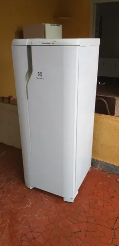 GELADEIRA ELECTROLUX DEGELO PRÁTICO (Araraquara)