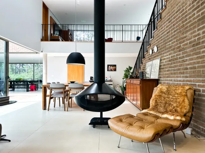 Casa em condomínio para venda com 4 quartos, sendo 4 suítes, 644m²